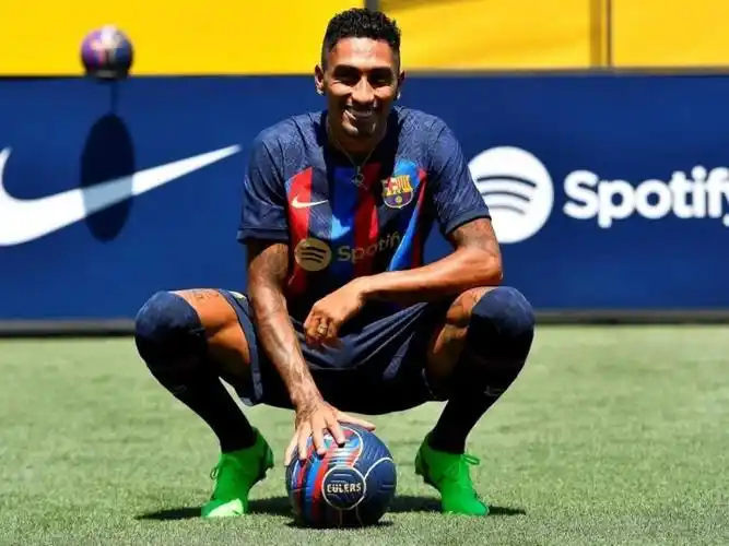 背后却是不 背后却是不