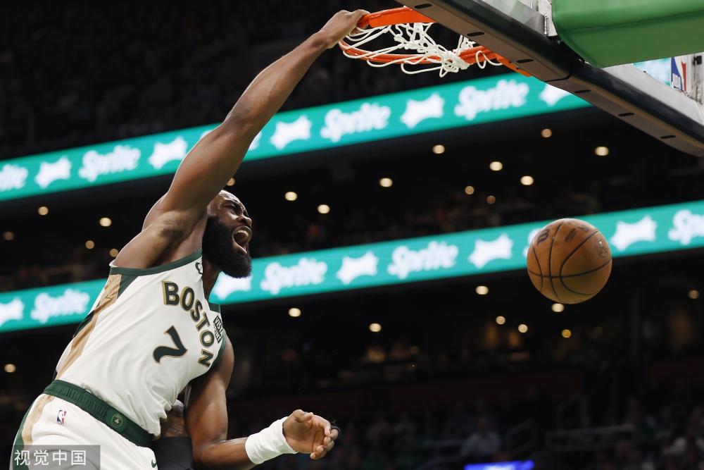 后卫一直被 后卫一直被